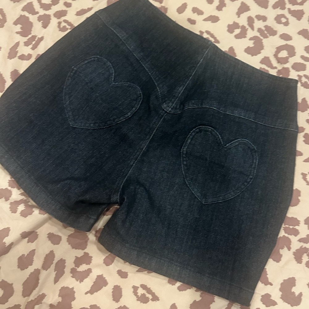 High-Rise Dark Denim Shorts w/ heart pockets & Front Button Detail - Picture 4 of 16